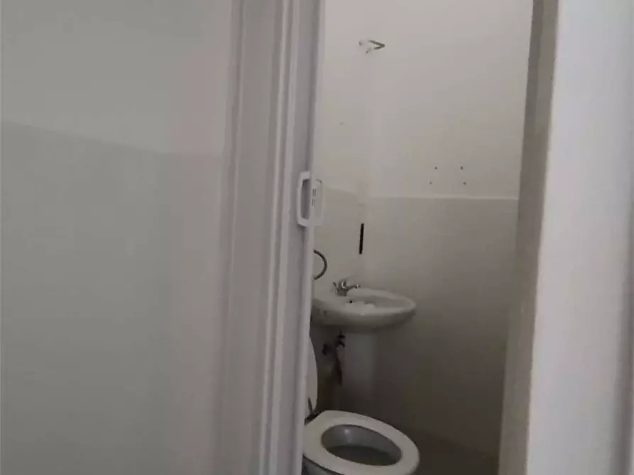 Immagine 7 di Negozio in affitto  a Siracusa