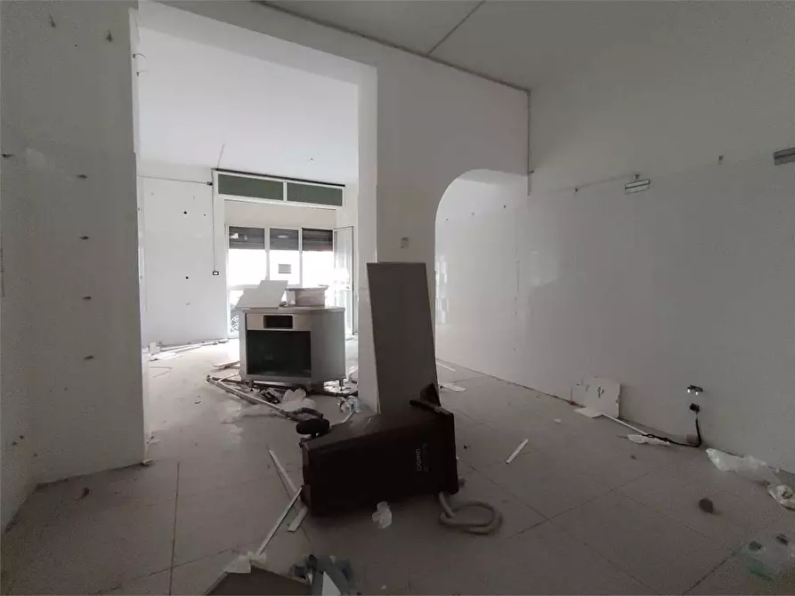 Immagine 8 di Negozio in affitto  a Siracusa