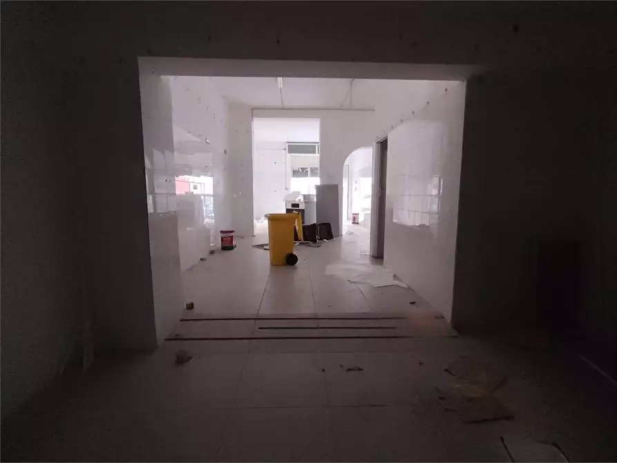 Immagine 10 di Negozio in affitto  a Siracusa