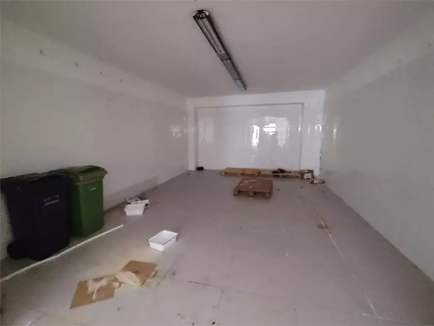 Immagine 13 di Negozio in affitto  a Siracusa