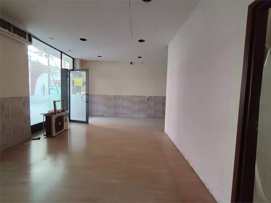 Immagine 10 di Negozio in affitto  a Siracusa