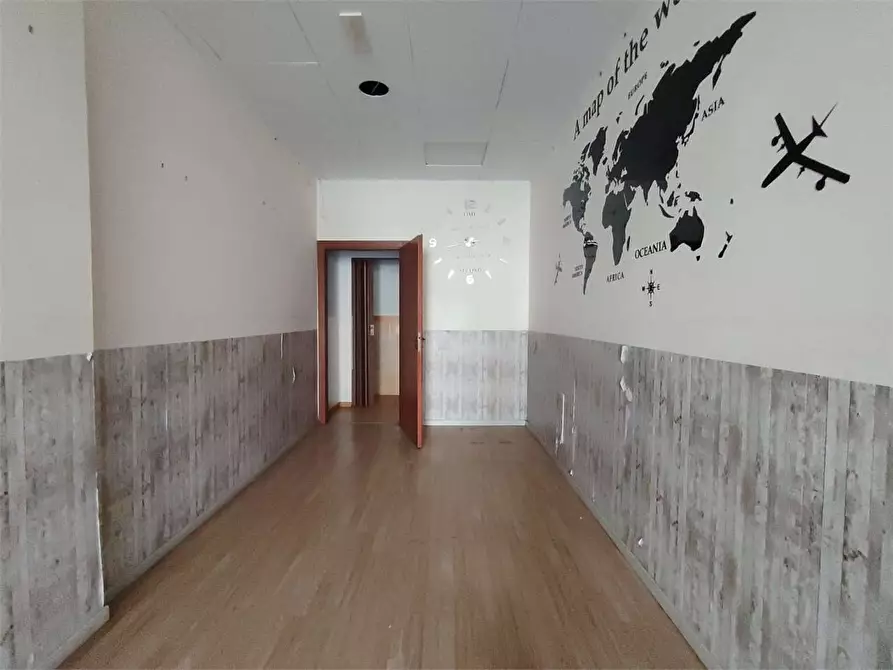 Immagine 12 di Negozio in affitto  a Siracusa