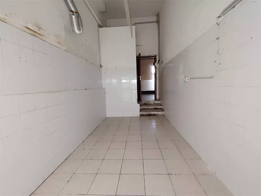 Immagine 13 di Negozio in affitto  a Siracusa