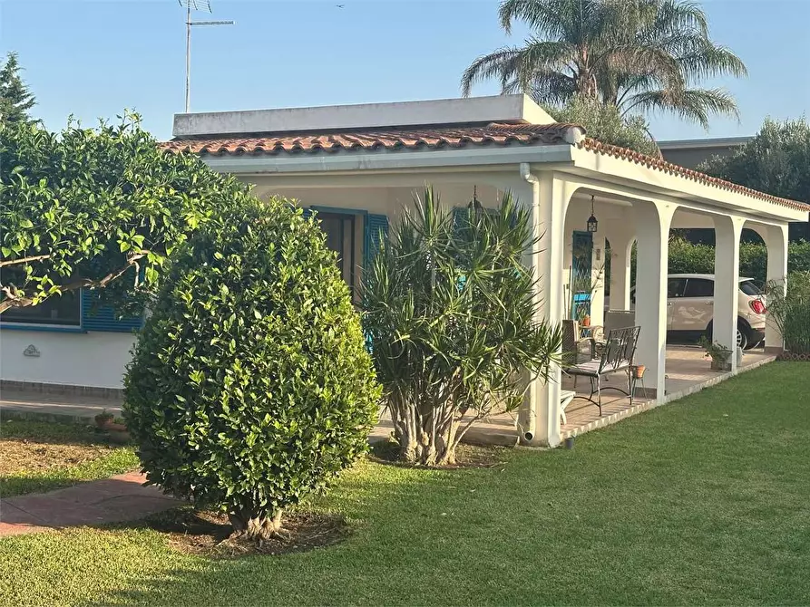 Immagine 1 di Villa in vendita  in via isole molucche 46 a Siracusa