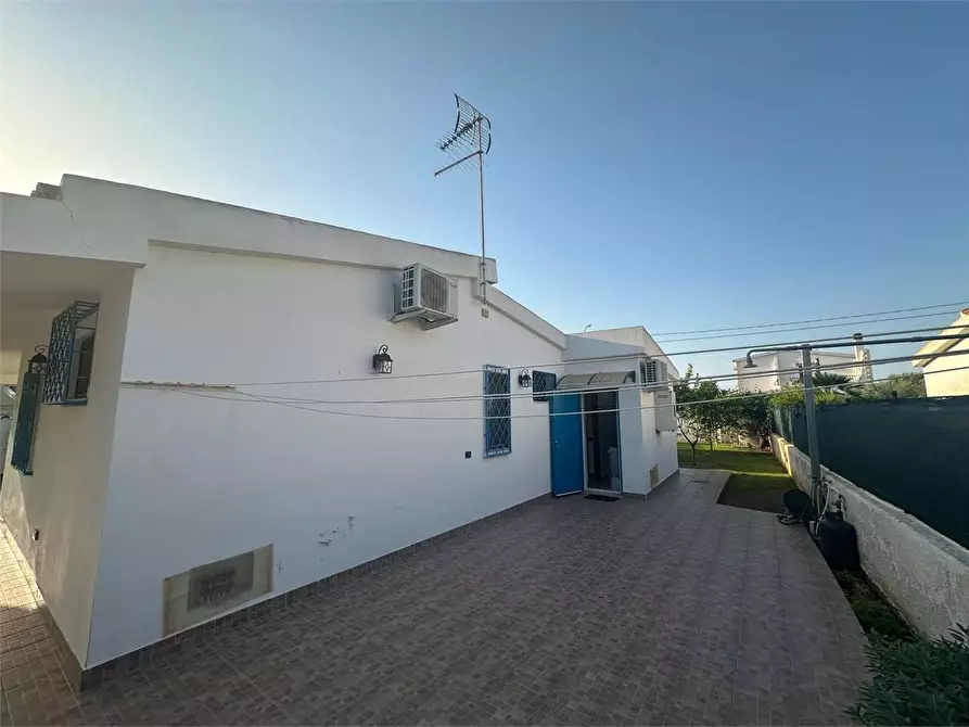 Immagine 3 di Villa in vendita  in via isole molucche 46 a Siracusa