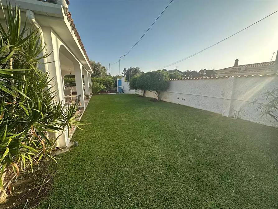 Immagine 10 di Villa in vendita  in via isole molucche 46 a Siracusa