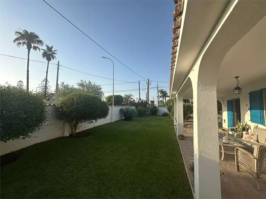 Immagine 11 di Villa in vendita  in via isole molucche 46 a Siracusa