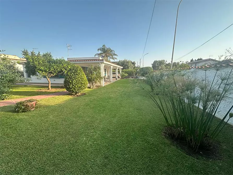 Immagine 12 di Villa in vendita  in via isole molucche 46 a Siracusa