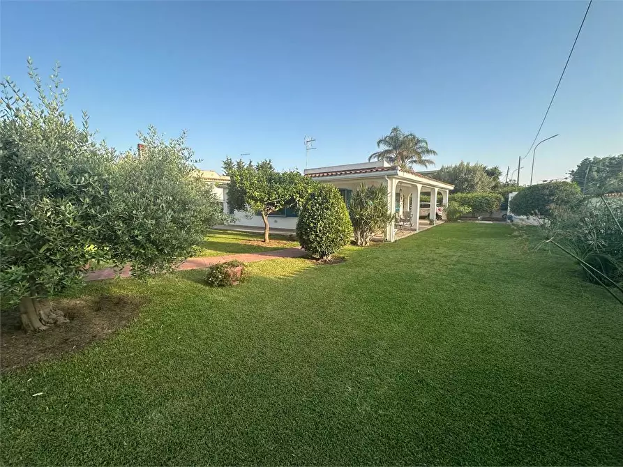 Immagine 13 di Villa in vendita  in via isole molucche 46 a Siracusa