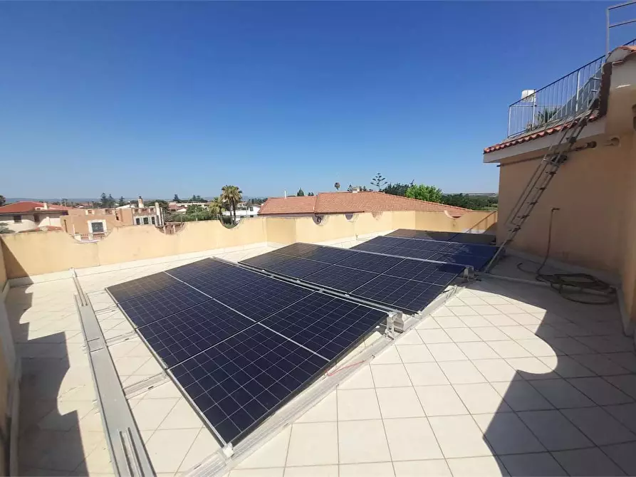 Immagine 10 di Villa in vendita  a Siracusa