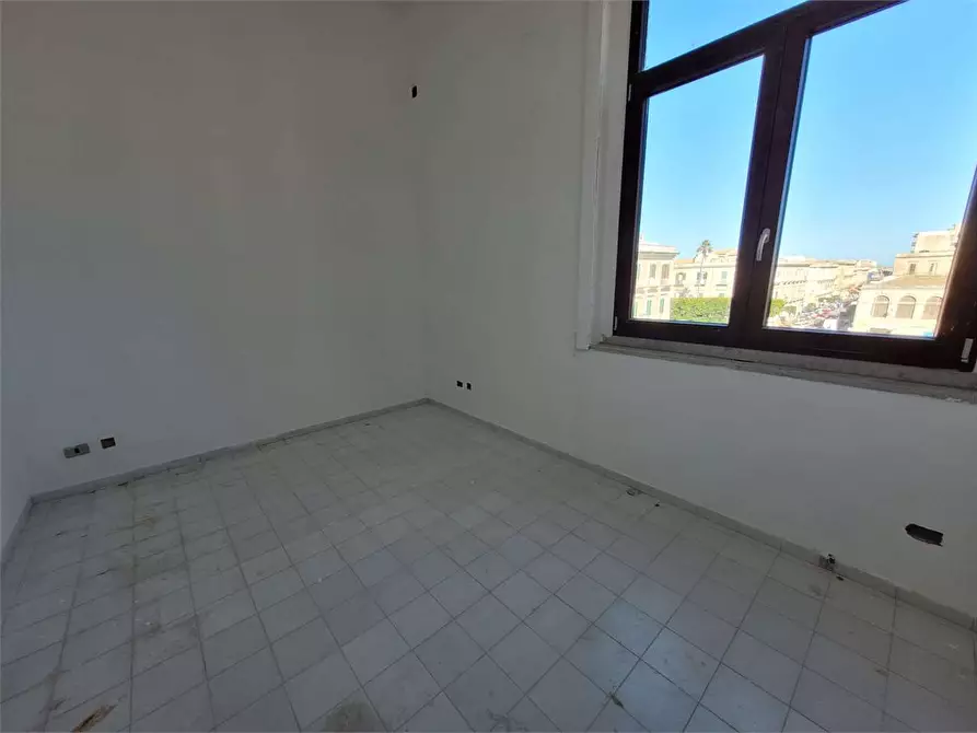 Immagine 19 di Ufficio in affitto  a Siracusa