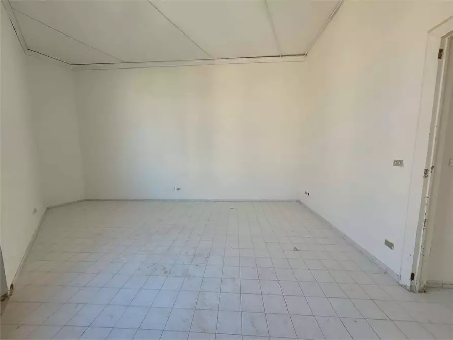 Immagine 23 di Ufficio in affitto  a Siracusa