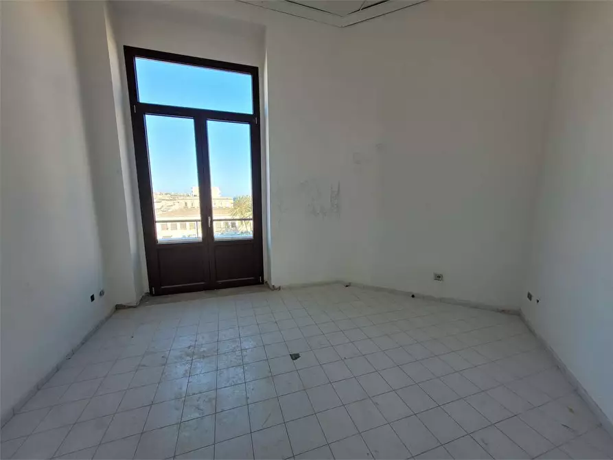 Immagine 24 di Ufficio in affitto  a Siracusa