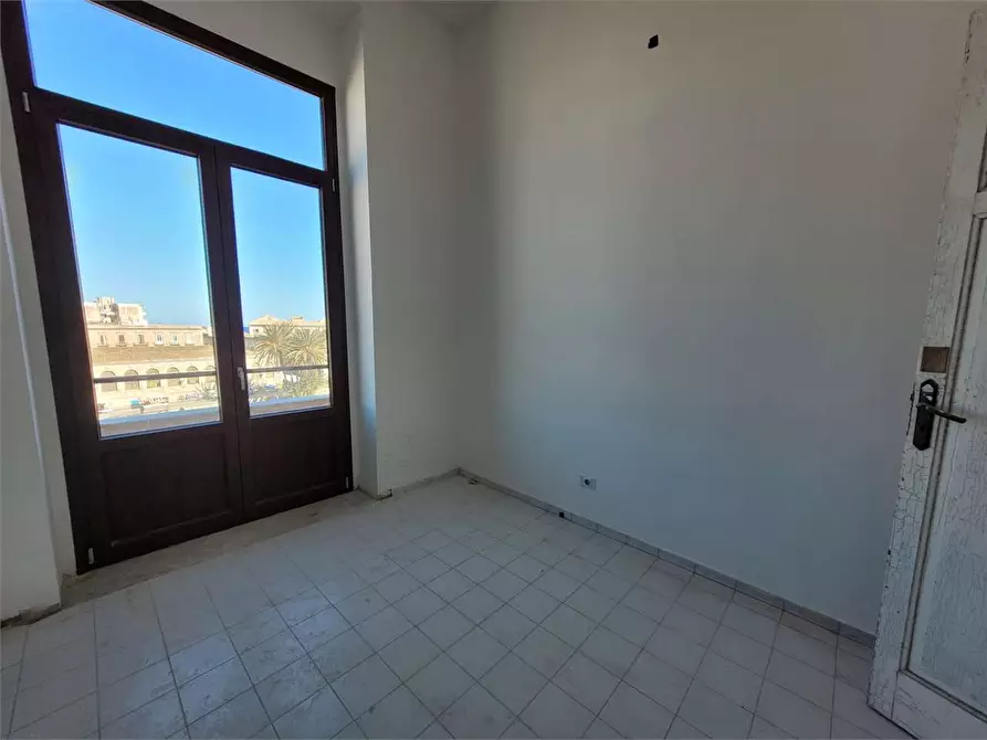 Immagine 40 di Ufficio in affitto  a Siracusa