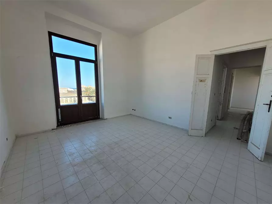 Immagine 42 di Ufficio in affitto  a Siracusa