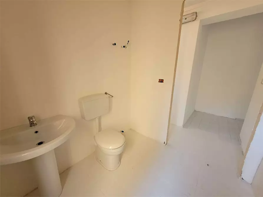 Immagine 56 di Ufficio in affitto  a Siracusa