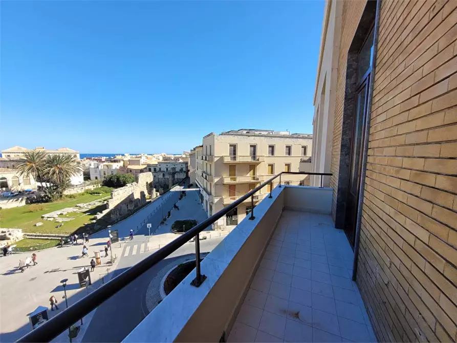 Immagine 57 di Ufficio in affitto  a Siracusa