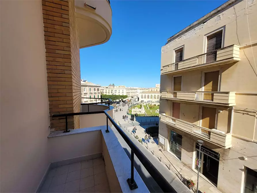 Immagine 58 di Ufficio in affitto  a Siracusa