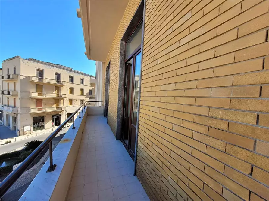 Immagine 66 di Ufficio in affitto  a Siracusa