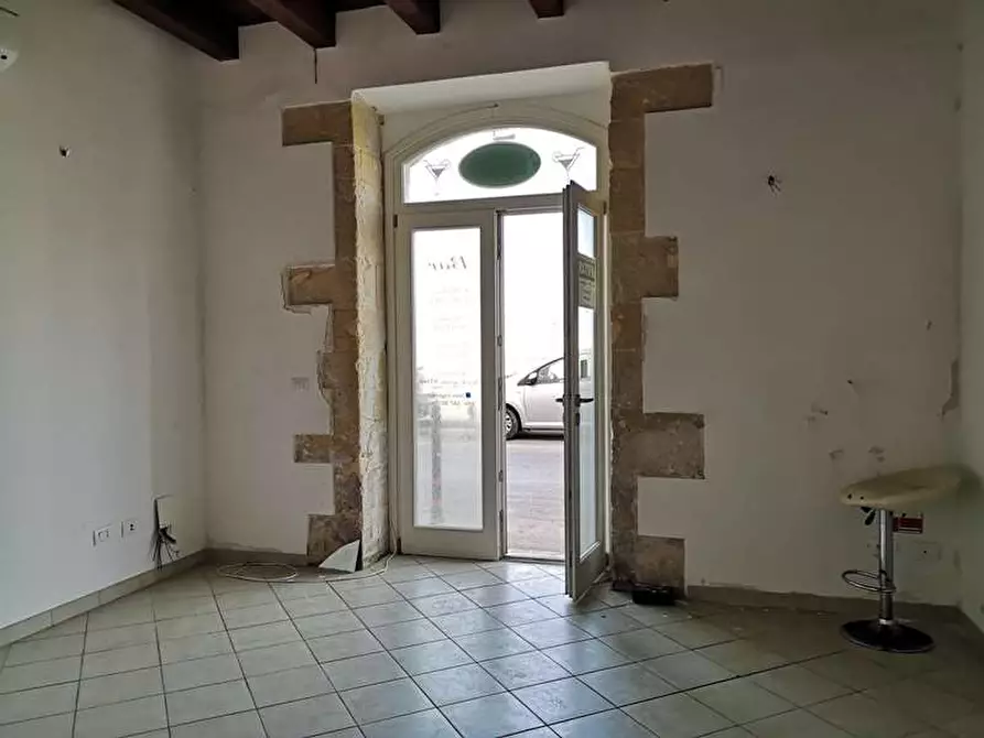 Immagine 1 di Negozio in affitto  a Siracusa