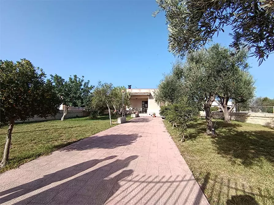 Immagine 1 di Villa in vendita  a Siracusa