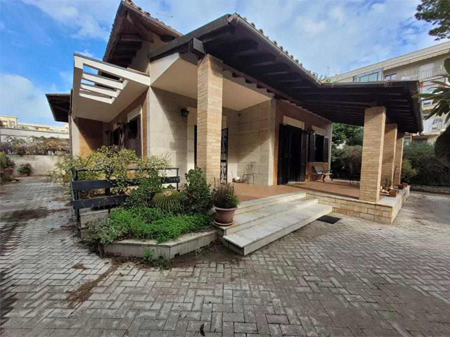 Immagine 3 di Villa in vendita  in viale scala greca 288 a Siracusa