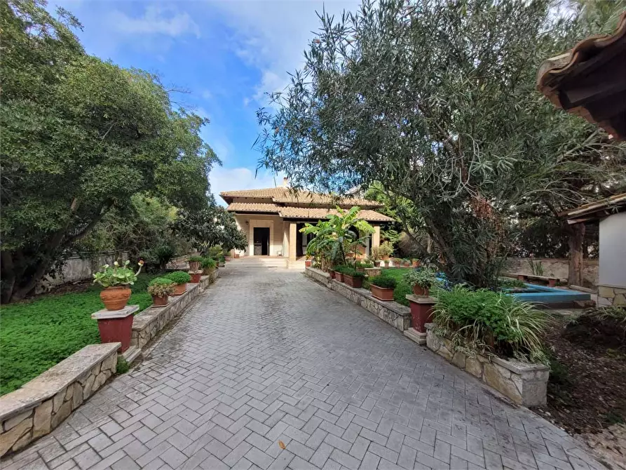 Immagine 1 di Villa in vendita  in viale scala greca 288 a Siracusa