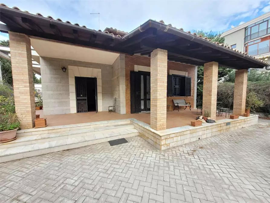 Immagine 1 di Villa in vendita  in viale scala greca 288 a Siracusa