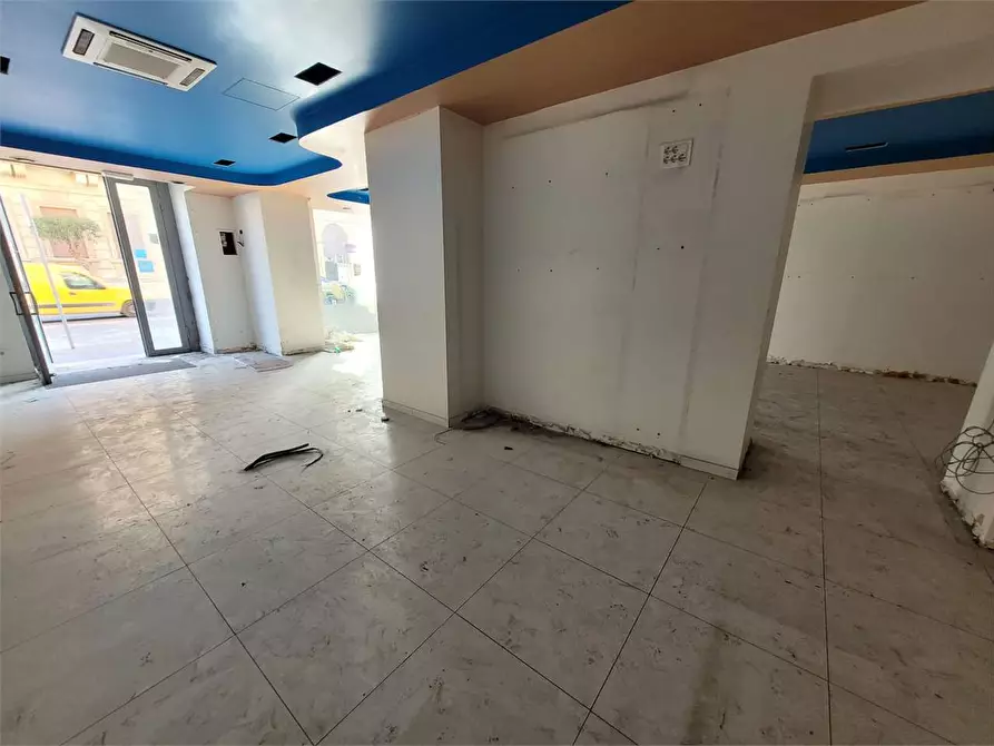 Immagine 4 di Negozio in vendita  a Siracusa