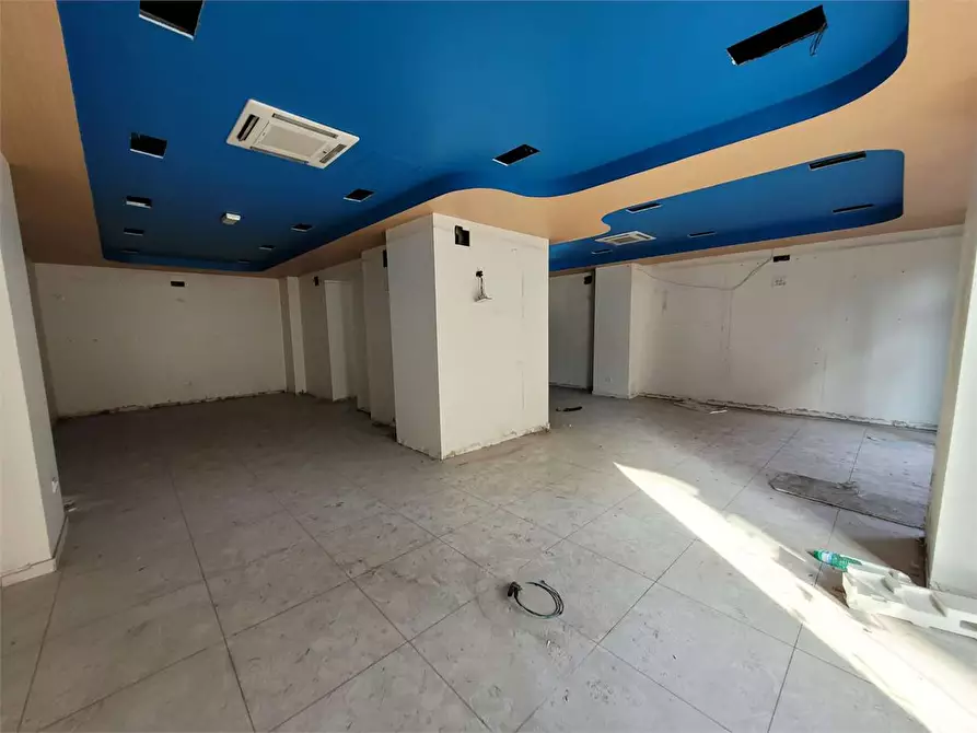 Immagine 7 di Negozio in vendita  a Siracusa