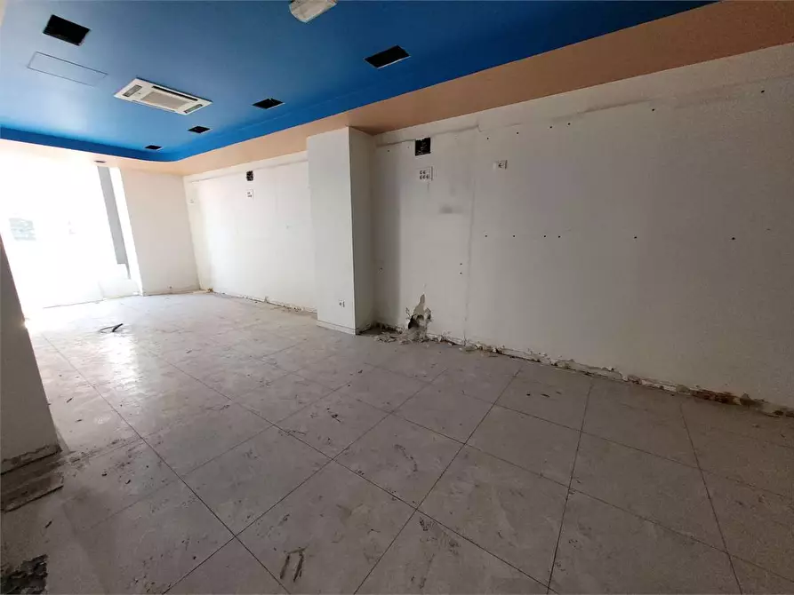 Immagine 8 di Negozio in vendita  a Siracusa