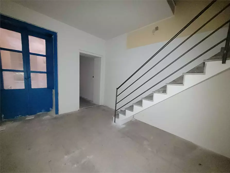 Immagine 10 di Negozio in vendita  a Siracusa