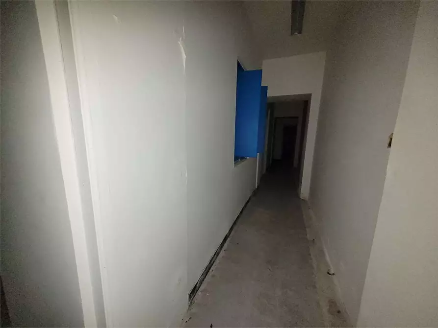 Immagine 12 di Negozio in vendita  a Siracusa