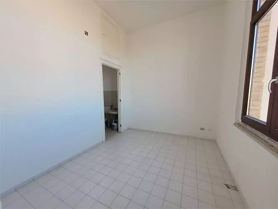Immagine 30 di Ufficio in affitto  a Siracusa