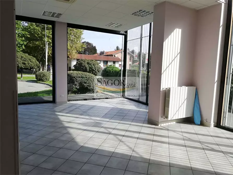 Immagine 1 di Negozio in affitto  in Via Giustetto 7 a Pinerolo