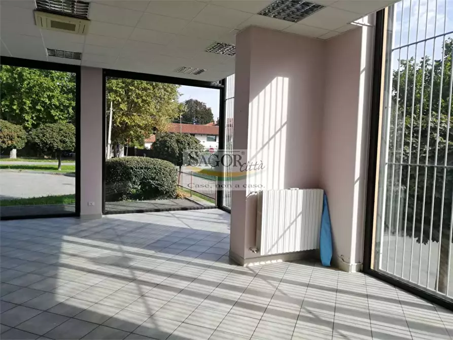 Immagine 4 di Negozio in affitto  in Via Giustetto 7 a Pinerolo