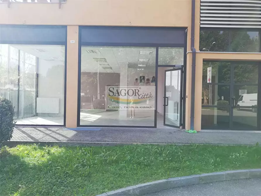 Immagine 10 di Negozio in affitto  in Via Giustetto 7 a Pinerolo