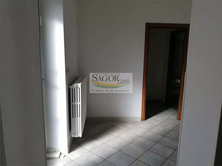 Immagine 12 di Negozio in affitto  in Via Giustetto 7 a Pinerolo