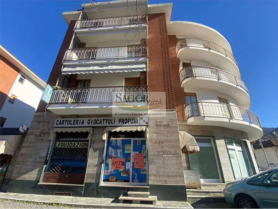 Immagine 3 di Negozio in affitto  in Via Nazionale  25 a Pinasca