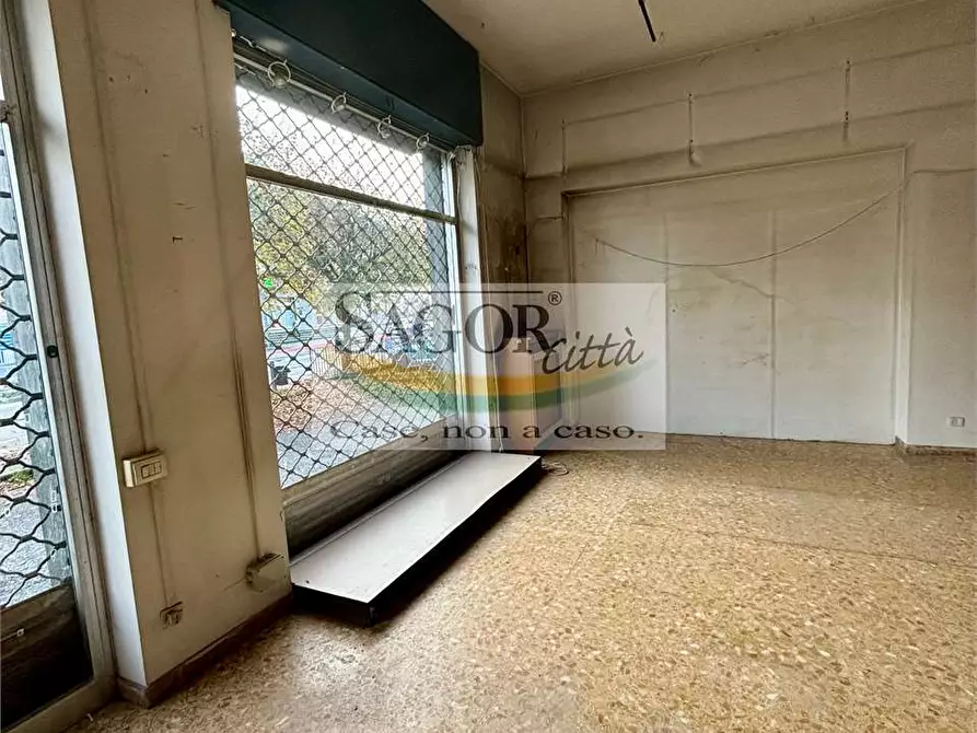 Immagine 8 di Negozio in affitto  in Via Nazionale  25 a Pinasca