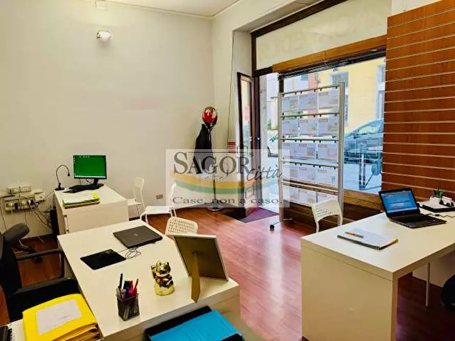 Immagine 21 di Negozio in affitto  a Pinerolo