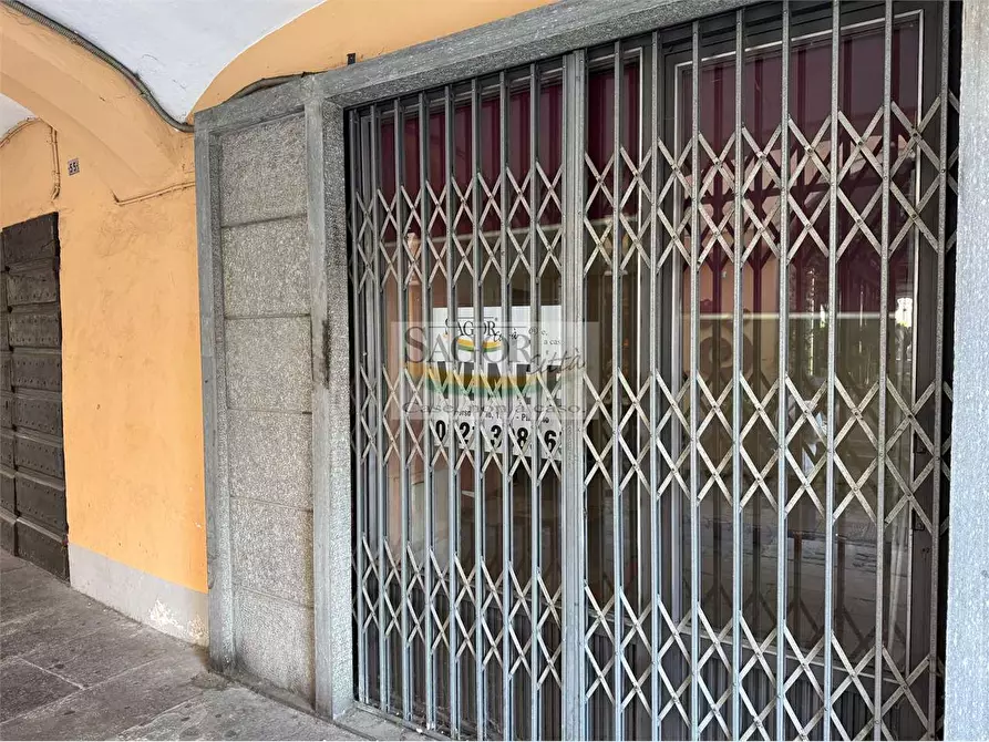 Immagine 11 di Negozio in vendita  in Via Duca degli Abruzzi 9 a Pinerolo