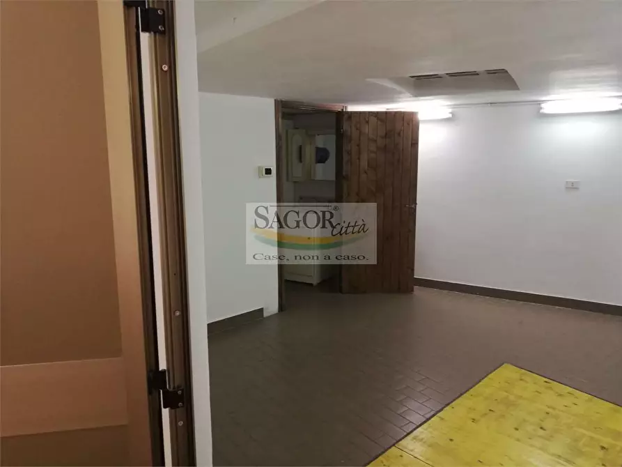 Immagine 3 di Negozio in affitto  in via Vigone 7 a Pinerolo