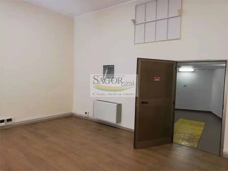 Immagine 4 di Negozio in affitto  in via Vigone 7 a Pinerolo
