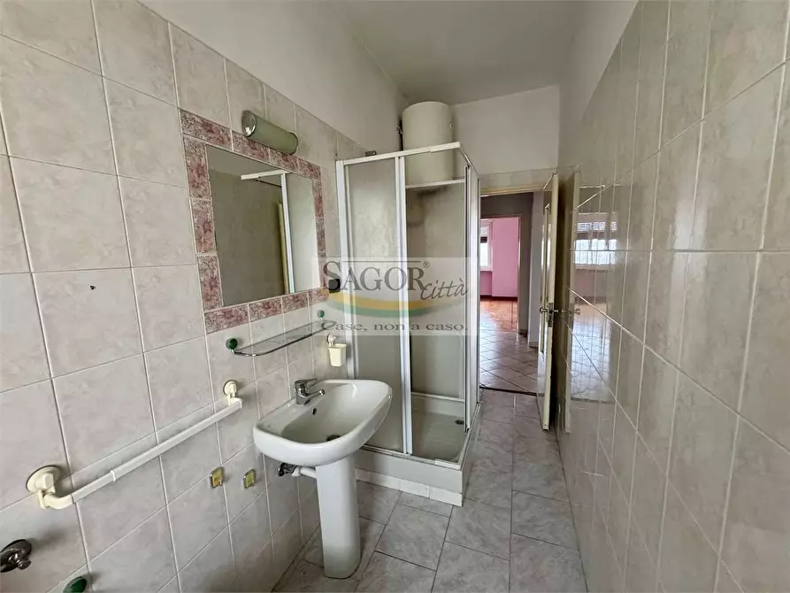 Immagine 13 di Trilocale in affitto  in VIA CITTA' DI GAP 21 a Pinerolo