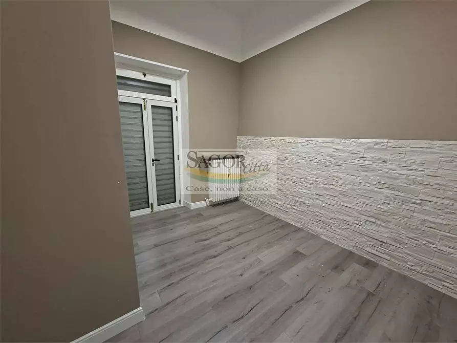 Immagine 5 di Negozio in affitto  a Pinerolo