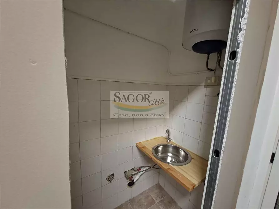 Immagine 6 di Negozio in affitto  a Pinerolo