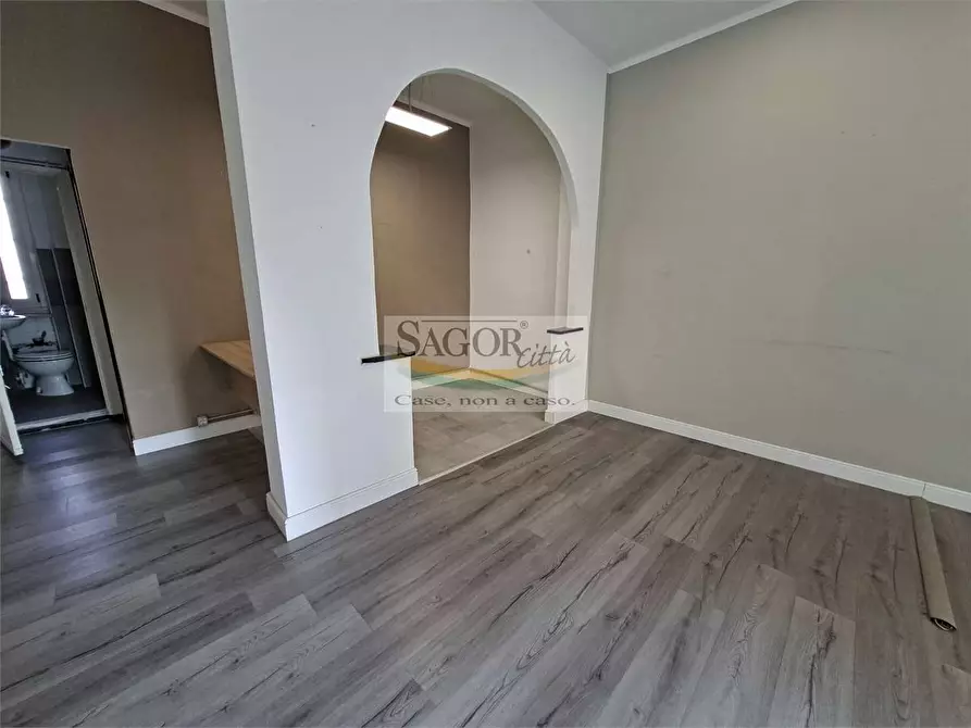 Immagine 8 di Negozio in affitto  a Pinerolo