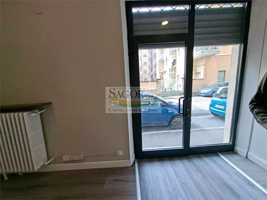 Immagine 9 di Negozio in affitto  a Pinerolo