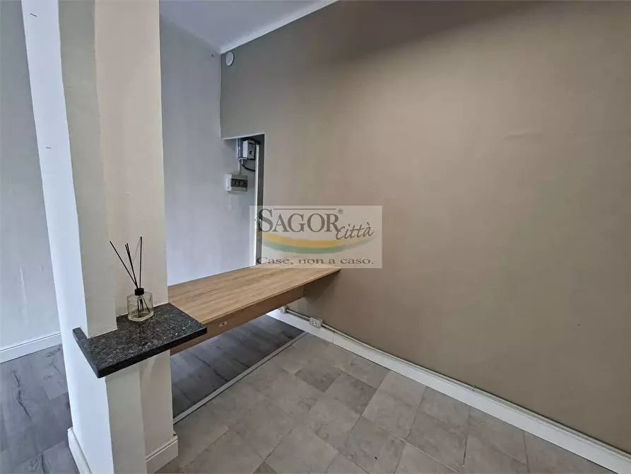 Immagine 13 di Negozio in affitto  a Pinerolo